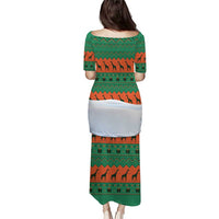 Giraffes Decorating Tree Gifts Puletasi with Orange Green Holiday Pattern Design - Wonder Print Shop