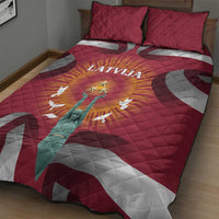 Latvia Quilt Bed Set with Freedom Monument and Doves Graphic – 18 November 1918 Design