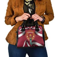 Latvia Shoulder Handbag with Freedom Monument and Doves Graphic – 18 November 1918 Design