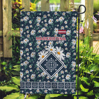 Latvia Garden Flag with Margrietina Daisy and Ethnic Pattern – Latvia in Bloom Floral Design