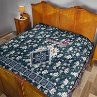 Latvia Quilt with Margrietina Daisy and Ethnic Pattern – Latvia in Bloom Floral Design