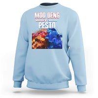 Funny Moo Deng VS Pesto Sweatshirt - Wonder Print Shop