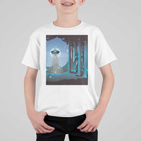 Bigfoot Hiding From Alien UFO Funny Sasquatch T Shirt For Kid