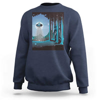 Bigfoot Hiding From Alien UFO Funny Sasquatch Sweatshirt