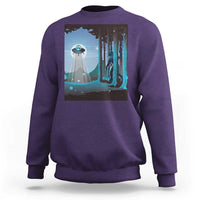 Bigfoot Hiding From Alien UFO Funny Sasquatch Sweatshirt