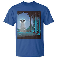 Bigfoot Hiding From Alien UFO Funny Sasquatch T Shirt
