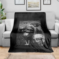 Bigfoot Selfie With Alien Throw Blanket UFO Funny Sasquatch Rock On Hand Sign - Wonder Print Shop