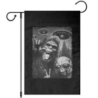 Bigfoot Selfie With Alien Garden Flag UFO Funny Sasquatch Rock On Hand Sign - Wonder Print Shop
