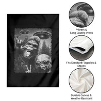 Bigfoot Selfie With Alien Garden Flag UFO Funny Sasquatch Rock On Hand Sign - Wonder Print Shop