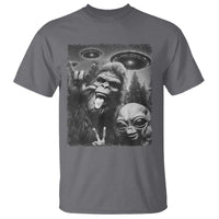 Bigfoot Selfie With Alien T Shirt UFO Funny Sasquatch Rock On Hand Sign - Wonder Print Shop