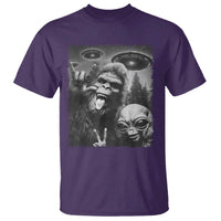 Bigfoot Selfie With Alien T Shirt UFO Funny Sasquatch Rock On Hand Sign - Wonder Print Shop