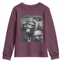 Bigfoot Selfie With Alien Youth Sweatshirt UFO Funny Sasquatch Rock On Hand Sign - Wonder Print Shop