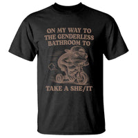 On My Way To The Genderless Bathroom To Take a She/It T Shirt Funny Frog Graphic