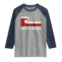 Aotearoa New Zealand Vintage Maori Flag Tino Rangatiratanga Raglan Shirt