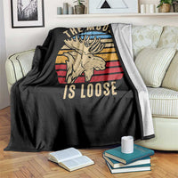 Funny The Moose Is Loose Throw Blanket Moose Lover Retro Vintage - Wonder Print Shop