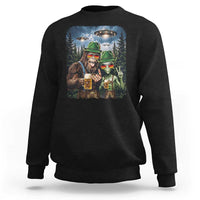 Funny Bigfoot Alien Oktoberfest Sweatshirt Selfie Beer Party German Lederhosen UFO Gift