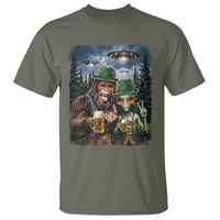 Funny Bigfoot Alien Oktoberfest T Shirt Selfie Beer Party German Lederhosen UFO Gift