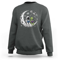 Funny Bookworm In Space Sweatshirt Cute Astronaut And Alien Reading