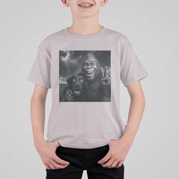 Cute Labrador Selfie With Bigfoot T Shirt For Kid Funny Cryptid - Wonder Print Shop