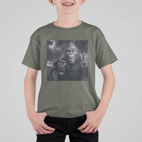 Cute Labrador Selfie With Bigfoot T Shirt For Kid Funny Cryptid - Wonder Print Shop