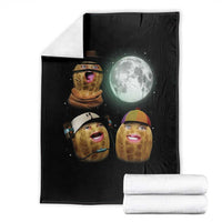 Funny Burnt Peanut Howling at the Moon Throw Blanket - Wonder Print Shop