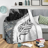 paua-shell-maori-silver-fern-premium-blanket-white