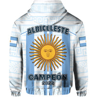Sudadera pulóver azul y blanca Argentina 2022 por detrás: “ALBICELESTE” y “CAMPEÓN 2022”.