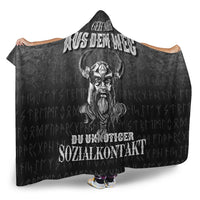 viking-hooded-blanket-geh-mir-aus-dem-weg-du-unnotiger-sozialkontakt-hooded-blanket
