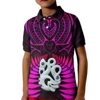 Kinder-Poloshirt lila mit Heitiki-/Farn-Print auf Brust