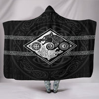 vikings-hooded-blanket-the-wolves-skoll-and-hati