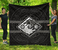 Vikings Premium Quilt The Wolves, Skoll and Hati RLT12 - Wonder Print Shop
