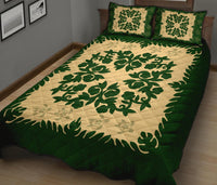 Cream quilt center with dark-green floral medallion and leafy frame; two matching square pillows