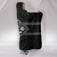 vikings-hooded-blanket-the-wolves-skoll-and-hati