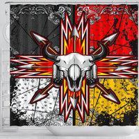 Duschvorhang mit Bisonkopfschädel und Tribal-Streifen, schwarz-rot-gelb, vorne mittig