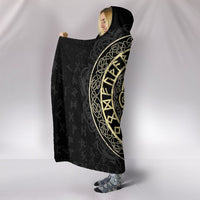 viking-hooded-blanket-wolf