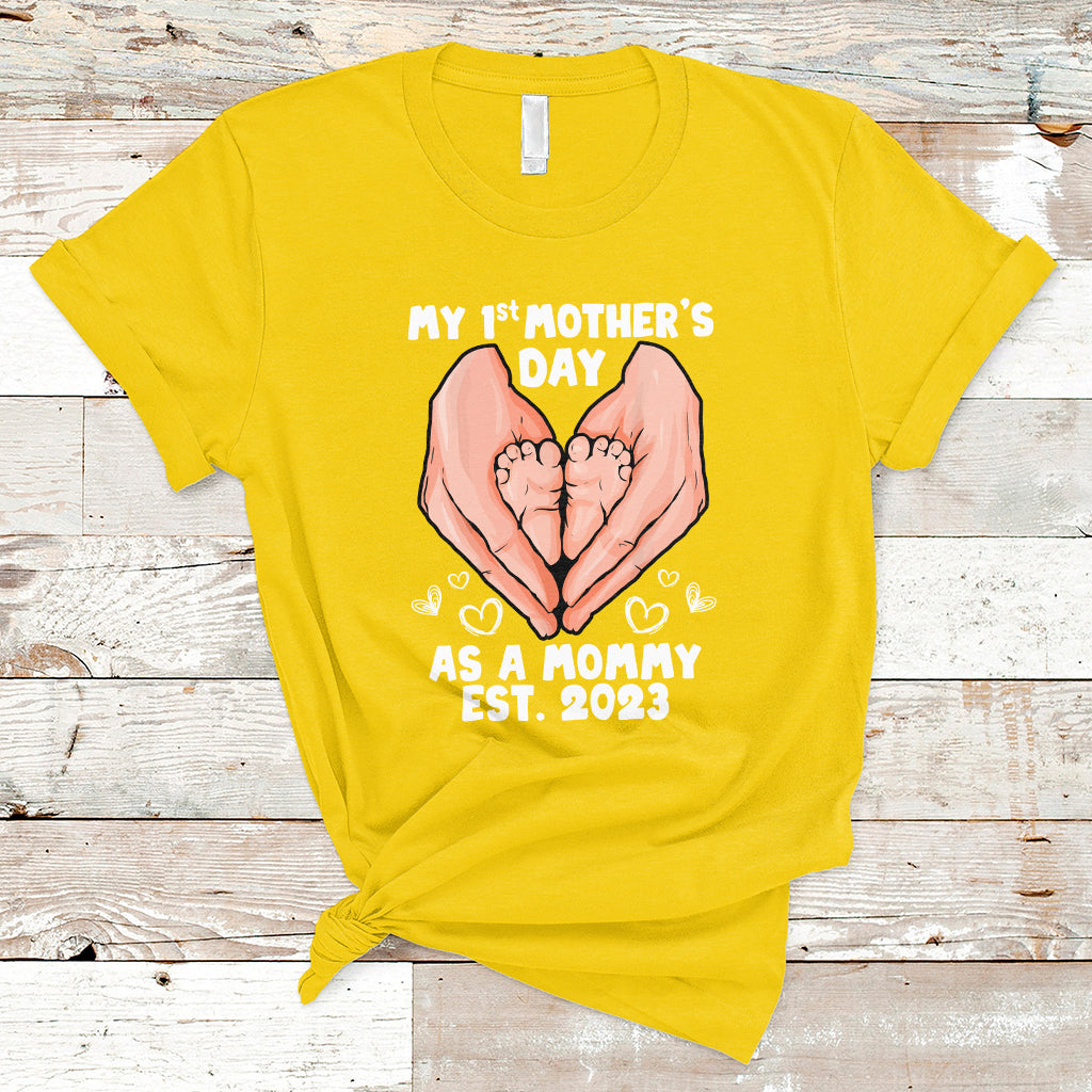 My First Mother's Day As a Mommy Cute Pregnancy Announcement Mother's Hands Baby's Feet T Shirt - Wonder Print Shop
