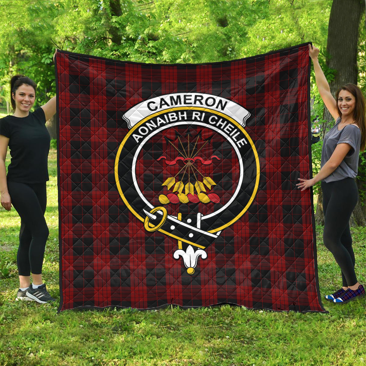 cameron-black-and-red-clan-crest-tartan-quilt-tartan-plaid-quilt-with-family-crest