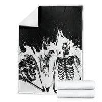 fire-skull-blanket-scream-in-fire