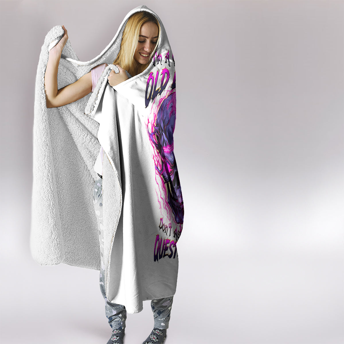 lighting-skull-hooded-blanket-im-a-grumpy-old-lady-dont-ask-stupid