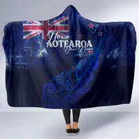 personalised-new-zealand-hooded-blanket-aotearoa-map-silver-fern