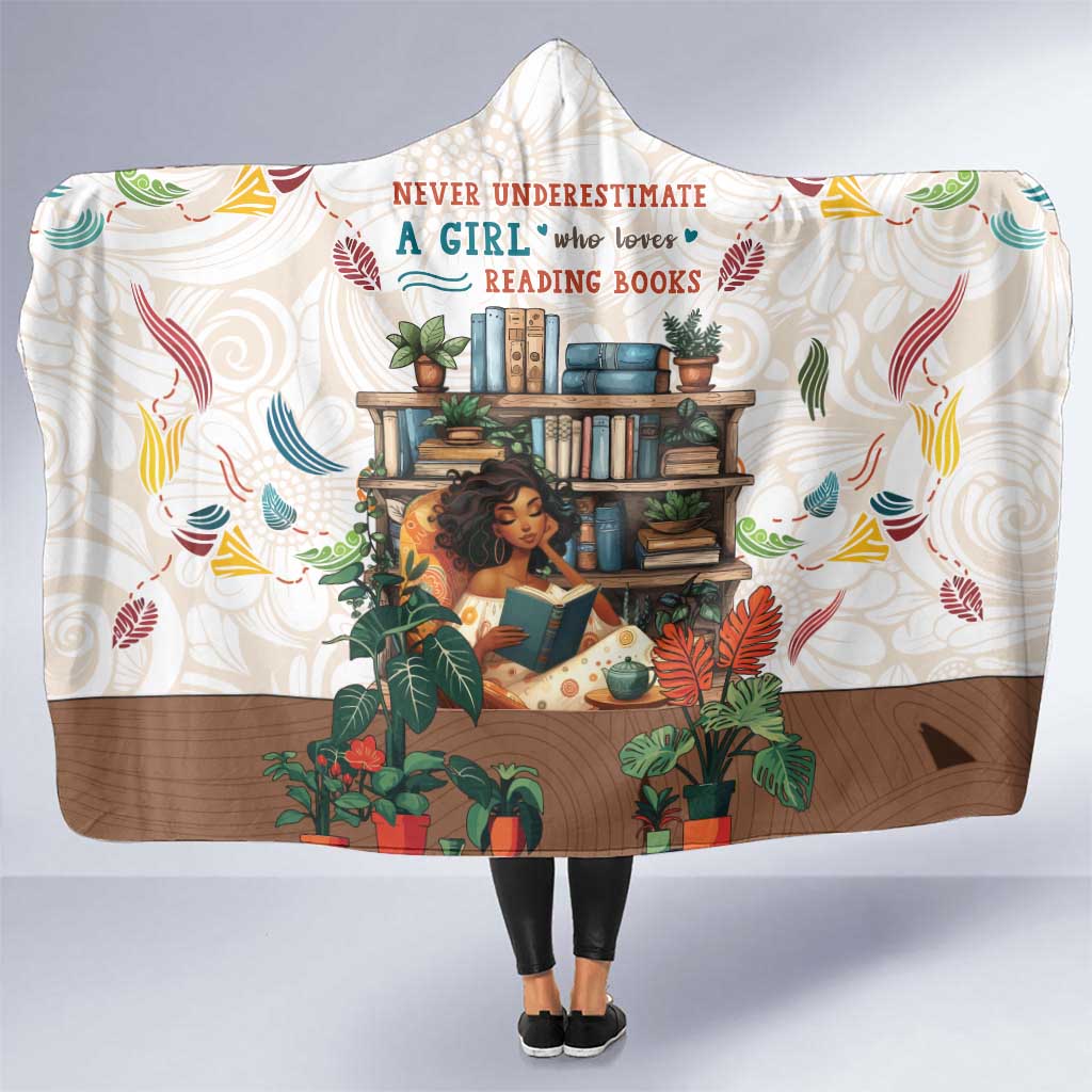 Never Underestimate A Girl Who Loves Reading Books Hooded Blanket