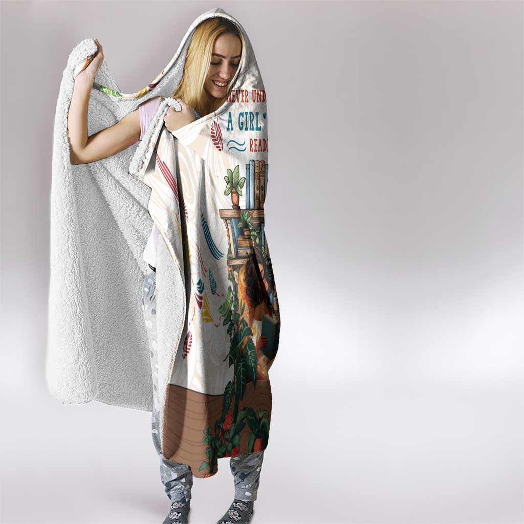 Never Underestimate A Girl Who Loves Reading Books Hooded Blanket