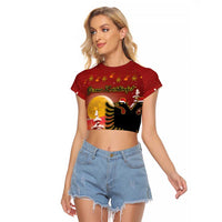 Personalized Albania Christmas Raglan Cropped T Shirt Gezuar Krishtlindjet - Wonder Print Shop