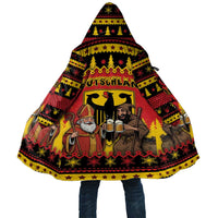 Germany Christmas Cloak Saint Nicholas And Knecht Ruprecht Drink Beer - Wonder Print Shop