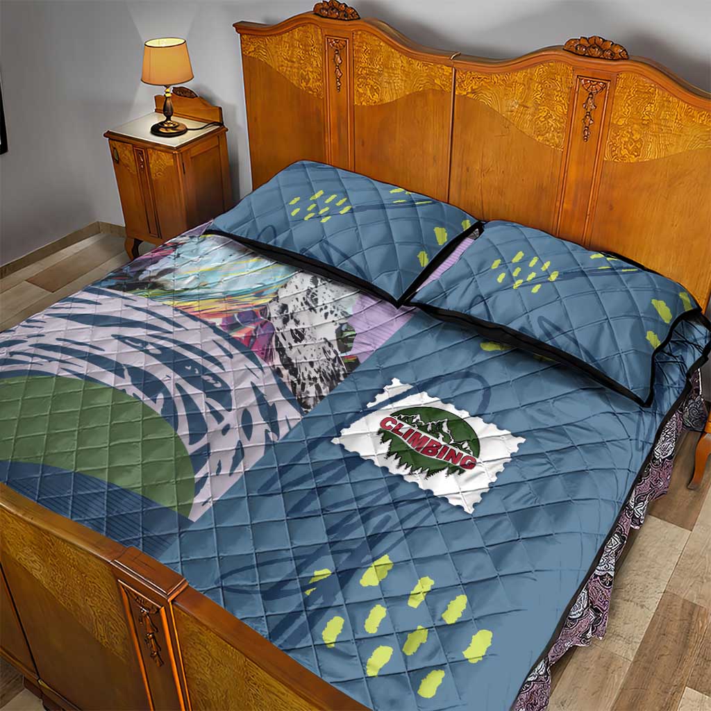 Climbing Quilt Bed Set Mountain Art Retro Style