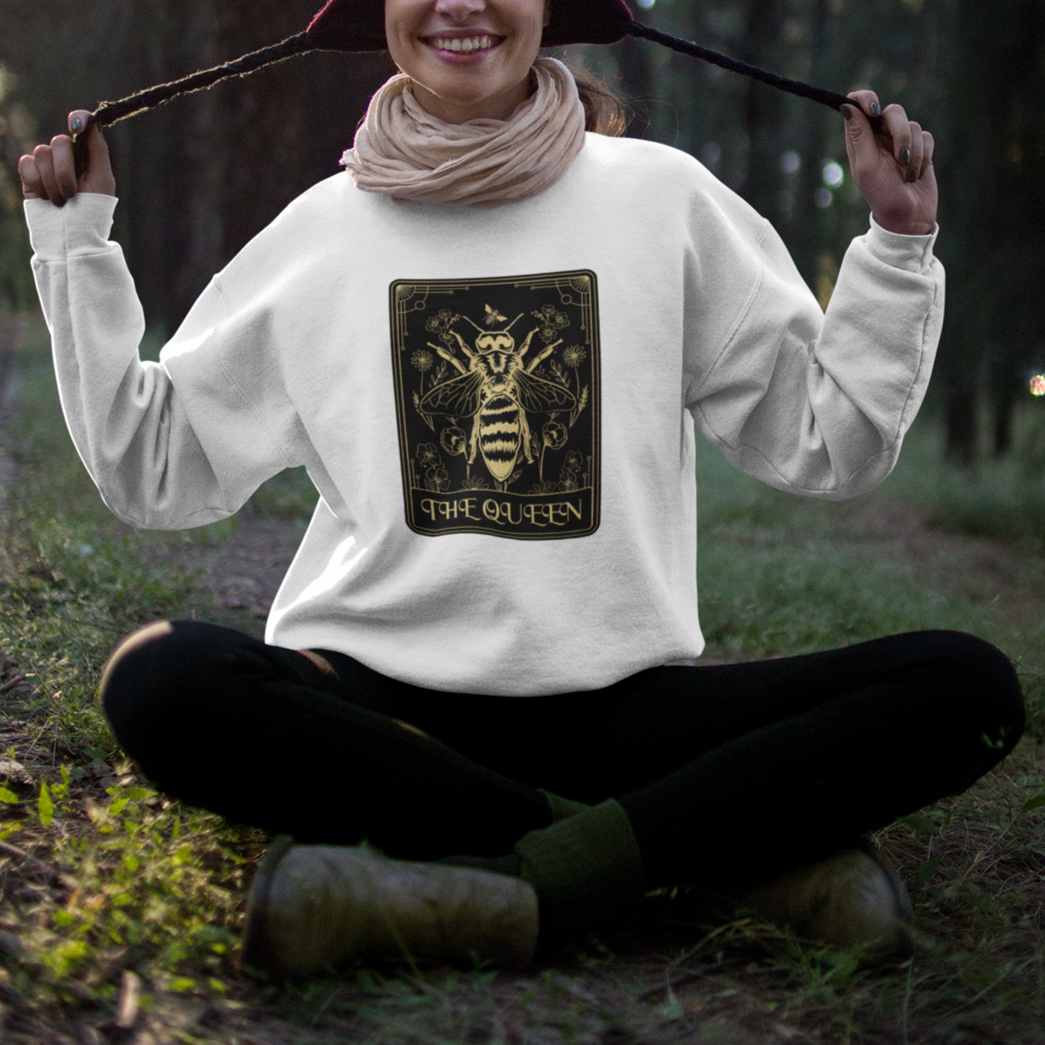 Dark Academia Spiritual The Queen Bee Tarot Card Sweatshirt - Wonder Print Shop