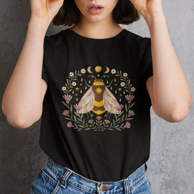 Vintage Cottagecore Aesthetic Queen Bee T-Shirt for Women, Bee Shirt, Bee Lover Gift, Spiritual Shirt, Insect Lovers T Shirt For Women - Wonder Print Shop