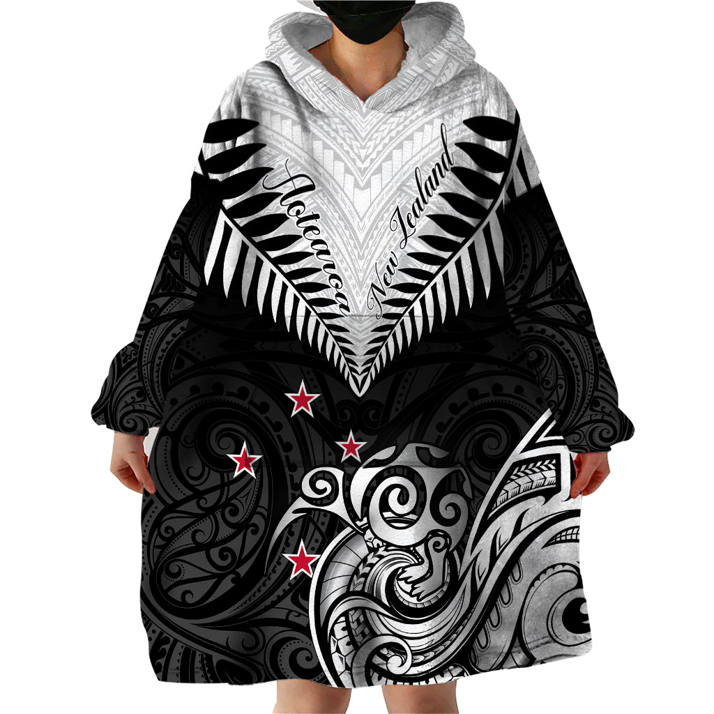 New Zealand Wearable Blanket Hoodie Aotearoa Maori Kiwi Black Fern - Wonder Print Shop