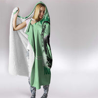 Personalized Kentucky Horse Racing Hooded Blanket Beauty and The Horse Green Version LT01