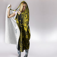 hawaii-hula-girl-hooded-blanket-hibiscus-hawaii-tribal-tattoo-yellow-version